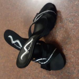 Ninashoes  black luster dressy heels  size 8m  adorable!